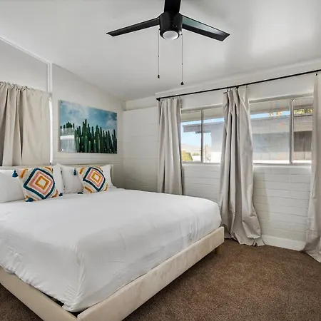 Chic & Modern 2B2B Suite In Scottsdale